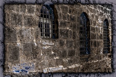 Approccio, dalla serie Chiesa del Santo Sepolcro, 2016 (fotografia) da Joy Lions