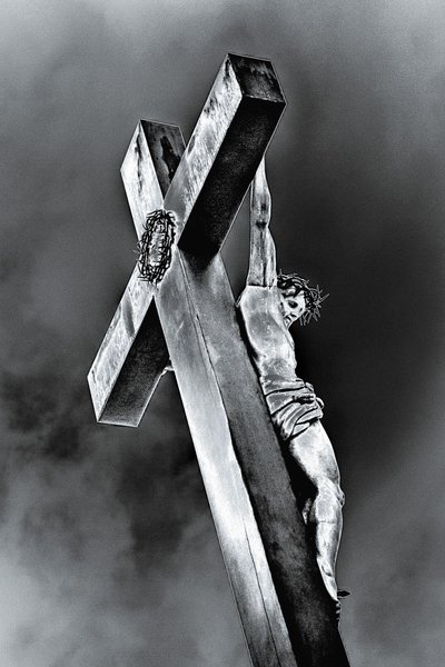Crocifissione nel Palazzo del Papa, 2015 (fotografia ridipinta) da Joy Lions