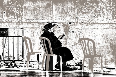 Morning Prayer, dalla serie Tuesday at the Wailing Wall, 2016 (fotografia) da Joy Lions
