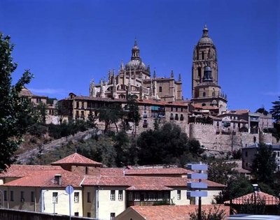 Veduta della cattedrale da sud, 1525-77 da Juan and Rodrigo Gil de Hontanon