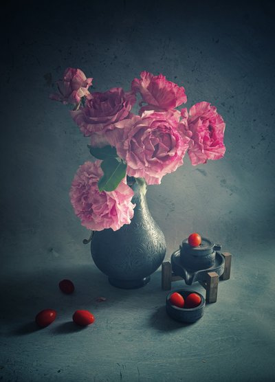 Rose da giardino e pomodori da Judy Tseng
