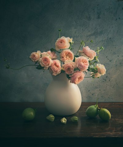 Natura morta con rose rosa da Judy Tseng