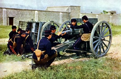 Soldati francesi con un mortaio in azione durante la Battaglia della Marna a est di Parigi, settembre 1914 da Jules Gervais Courtellemont