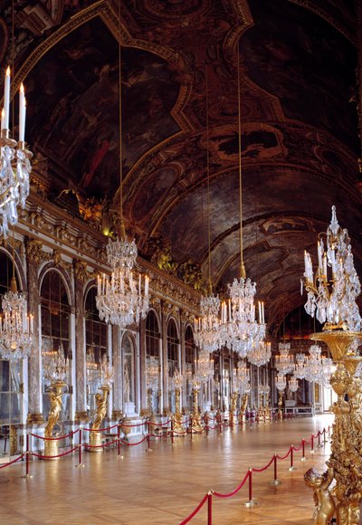 Veduta della Galleria degli Specchi a Versailles restaurata, costruita nel 1678 da Jules-Hardouin Mansart. Castello di Versailles da Jules Hardouin Mansart