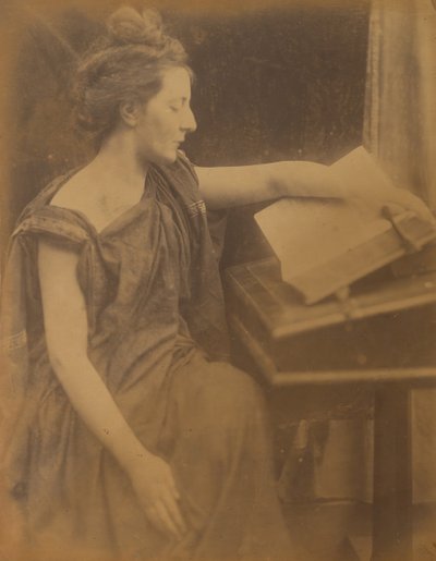 [Donna in Vesti che Legge un Libro], 1870 da Julia Margaret Cameron