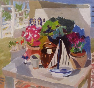 Fiori, vasi e yacht nella loggia da Julian Bailey