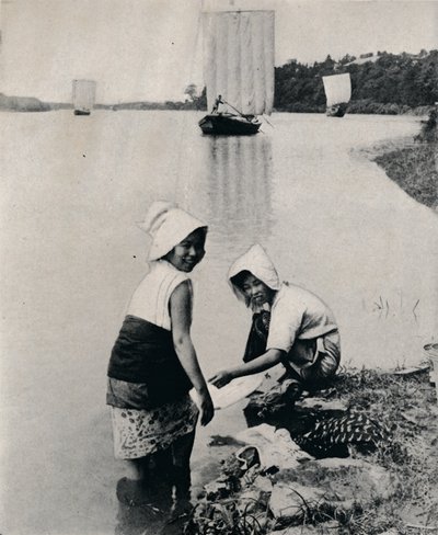 Una lavanderia sul bordo del fiume, c1900, 1921 da Julian Leonard Street