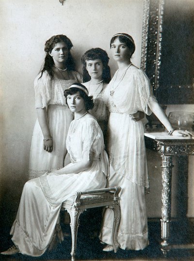 Le quattro figlie dello Zar Nicola II di Russia, 1910s da K. von Hahn