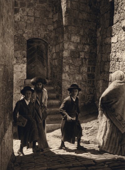 Gerusalemme, ebrei che vanno alla sinagoga da Karl Grober