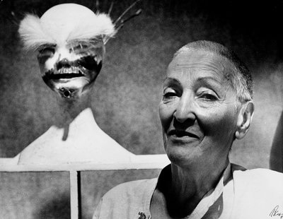 Ritratto della pittrice e scultrice tedesca Meret Oppenheim da Karl Heinz Bast