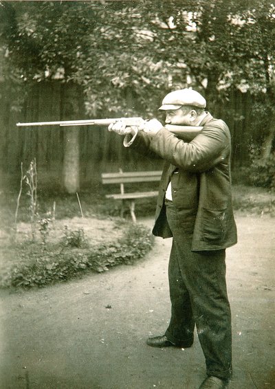 Autore Alexander Ivanovich Kuprin (Alexandre Ivanovitch Kouprine) (1870-1938) a Gatchina da Karl Karlovich Bulla