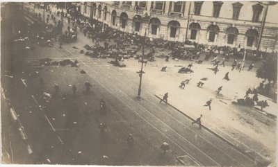 Truppe governative che sparano sui manifestanti, 4 luglio 1917 da Karl Karlovich Bulla