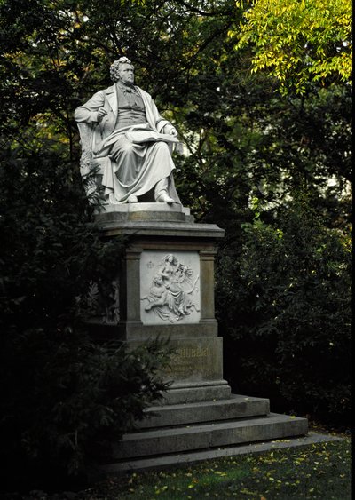 Monumento in omaggio al compositore austriaco Franz Peter Schubert. Scultura di Karl Kundmann, 1872. Vienna, Stadtpark, Austria da Karl Kundmann