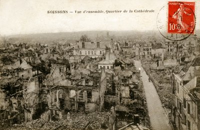 Veduta generale del quartiere della cattedrale in rovina, Soissons da Alec Hunter