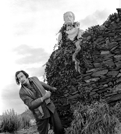 Salvador Dalí a Port Lligat, novembre 1957 da Alec Hunter