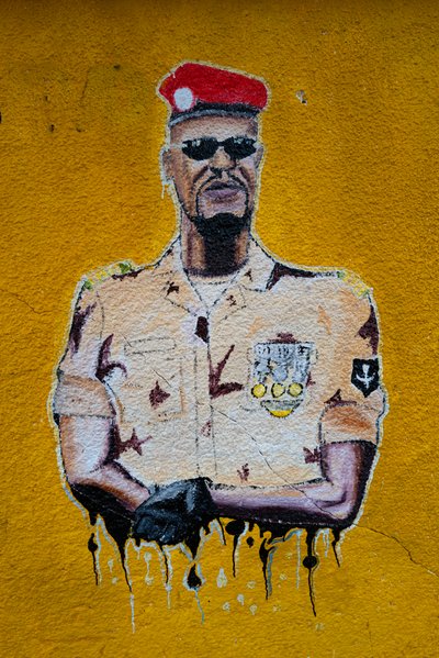 Ritratto di street art di Mamadi Doumbouya, Conakry, 2019 da Alec Hunter