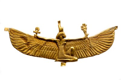 Boston Museum of Fine Art, manufatto nubiano da Gebel Barkal, Sudan, oro, Iside, MUSE, 2007 (foto) da Kenneth Garrett