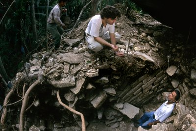 Cancuen, Guatemala, Arthur Demarest, Rudy Larios, Maya, palazzo, Periodo Classico, Peten, 2004 da Kenneth Garrett