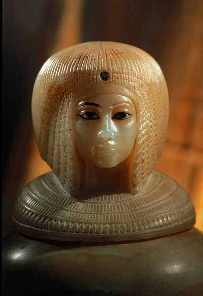 Coperchio di vaso canopo a forma di Kiya, una moglie secondaria del faraone Akhenaton, 2009 (foto) da Kenneth Garrett
