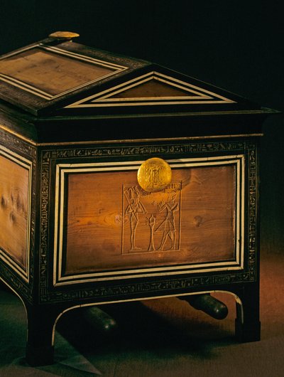 Cassa con pali di trasporto, 2009 da Kenneth Garrett