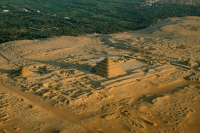 Egitto; Archeologia; Antico Regno; Saqqara; Piramide di Djoser, Piramide a gradoni, III dinastia da Kenneth Garrett
