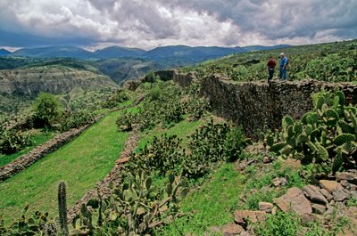 Imperi del Sole, Wari (Huari), Valle di Ayachucho, 2002 da Kenneth Garrett