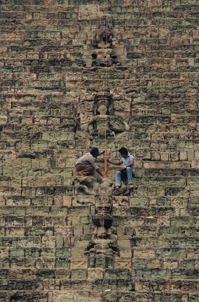 Scalinata geroglifica; Tempio 26, Maya, Copan, Honduras, periodo classico da Kenneth Garrett