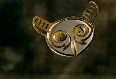 Moche; Sepolture; Huaca Dos Cabezas-Jecetepeque, Ornamento nasale a forma di gufo d
