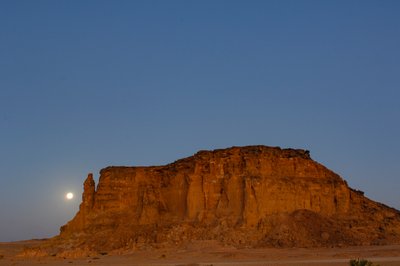 Tramonto e alba, Tempio di Taharka, Porta di Ram, Gebel Barkal, Complesso del Tempio, Faraone Taharka, 2007 (foto) da Kenneth Garrett