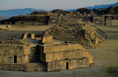Olmeca; Monte Alban; Oaxaca; Messico, Danzante; Zapoteca da Kenneth Garrett