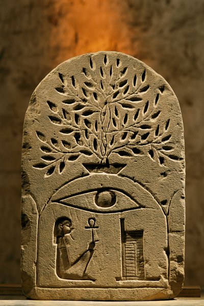 Stele in arenaria al dio Osiride, 2002 (foto) da Kenneth Garrett