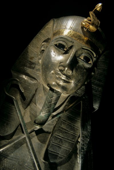 Sarcofago in argento e oro di Psusennes I, Terzo Periodo Intermedio, 2002 da Kenneth Garrett