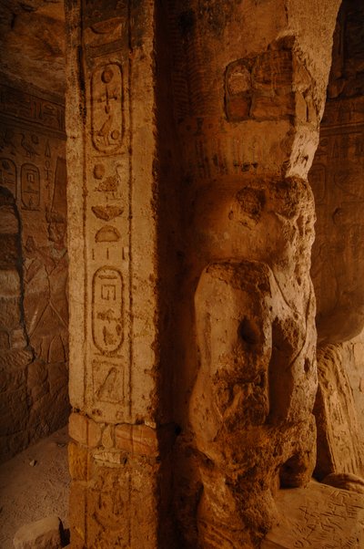 Interno del Tempio di Taharka, dettagli, Dio Bes, Gebel Barkal, Complesso del Tempio, Faraone Taharka, 2007 (foto) da Kenneth Garrett