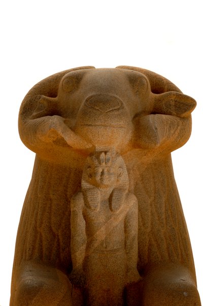 Taharka e sfinge con testa di ariete, Gebel Barkal, Faraoni Neri, Nubiani, Sudan, Museo Nazionale, 2007 (foto) da Kenneth Garrett
