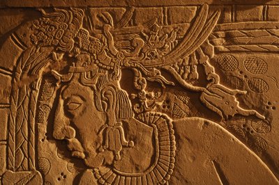 Panca del trono del Tempio 21, incisione del re Akhal Mo Nab, Palenque, Messico, 2005 (foto) da Kenneth Garrett