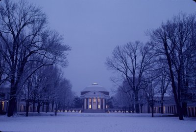 Università della Virginia, Charlottesville, VA; Fondata e progettata da Thomas Jefferson, 2004 (foto) da Kenneth Garrett