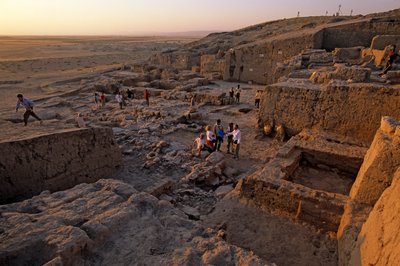 Urkesh, Impero Hurrita, Siria, 2400 a.C., Giorgio Buccellati, scavo del palazzo, 2004 (foto) da Kenneth Garrett