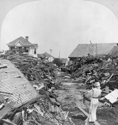 Un passaggio tra i detriti, Nord sulla 19ª Strada, Galveston da Keystone View Company