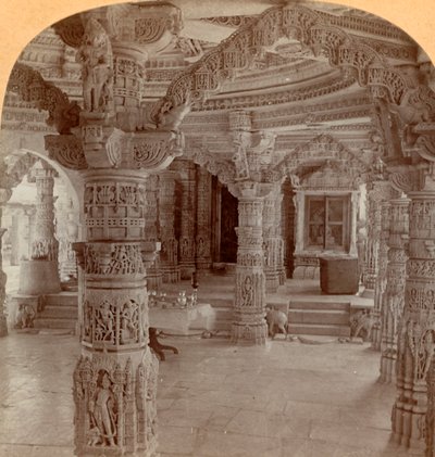Interno, Tempio Dilwara, Monte Abu, India, 1901 da Keystone View Company