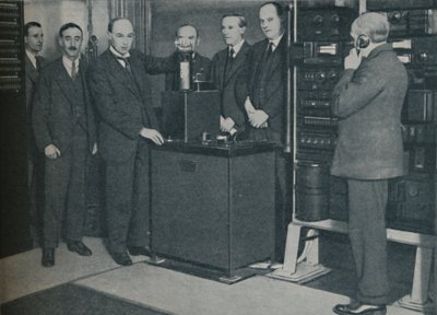 La nuova magia: invio di immagini senza fili e il telefono ineludibile, c1935 da Keystone View Company