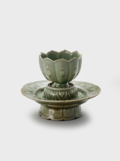 Coppa e supporto, fine XII-inizio XIII secolo (Grès con decorazione a intarsio e smalto celadon) da Korean School
