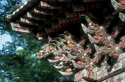 Tempio Sŏgwŏng-sa, Contea di Kosan, Provincia di Kangwon, Corea del Nord (dettaglio del tetto) da Korean School