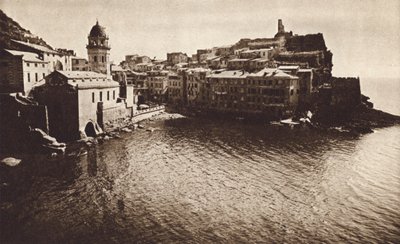 Italia: Vernazza, Riviera (foto b/n) da Kurt Hielscher