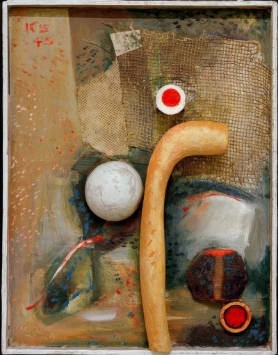Fredlyst con osso artificiale giallo da Kurt Schwitters