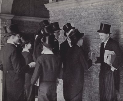 Ragazzi di Eton, pettegolezzi da Laszlo Moholy Nagy