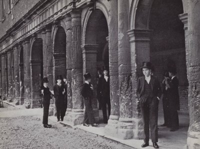 Fuori dalle Camere, Eton, in attesa che escano i maestri da Laszlo Moholy Nagy