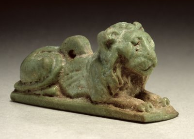 Amuleto di leone sdraiato da Late Period Egyptian