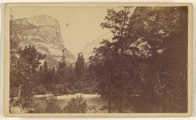 Lago Specchio. Valle di Yo-Semite. Mariposa Co. da Lawrence and Houseworth