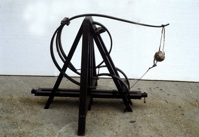 Una catapulta. Modello dal disegno di Leonardo da Vinci. Museo della Scienza e della Tecnologia, Milano. da Leonardo da (after) Vinci