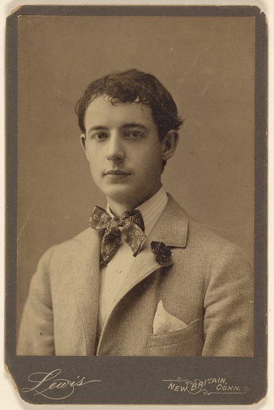 Walter Thomas [giovane con papillon e garofano sul bavero del cappotto]. da Lewis